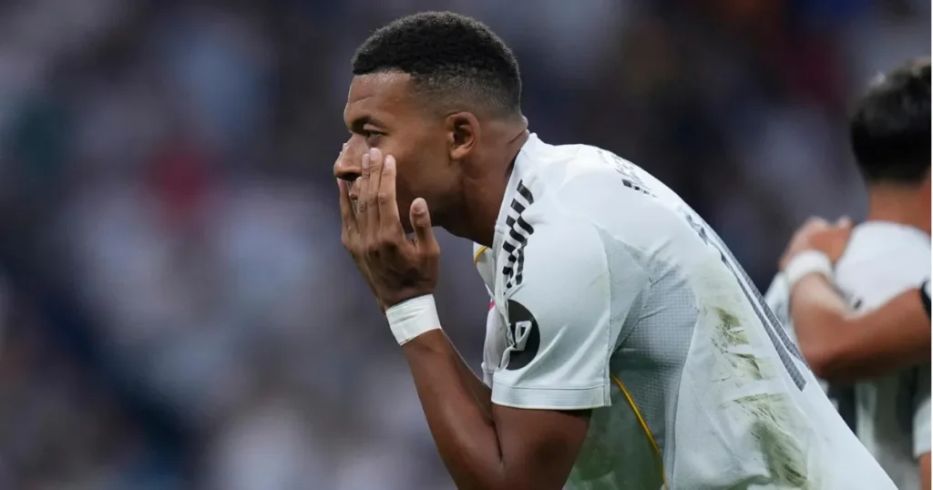 1-0 Mbappé's penalty kick decides a tense La Liga opener.